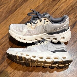 On Running Women’s size 5 White and Gray Sneakers